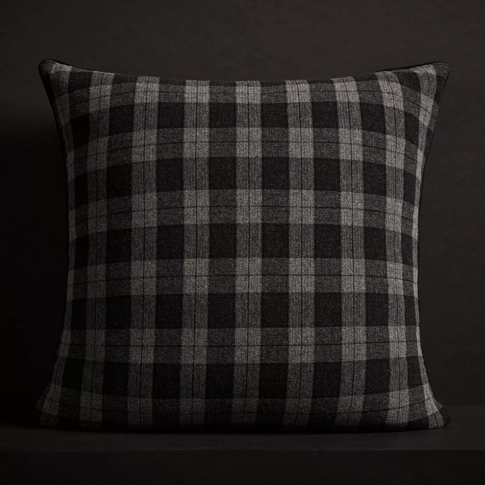 Hot Plaid Throw Pillow With Piping Pillow Shams