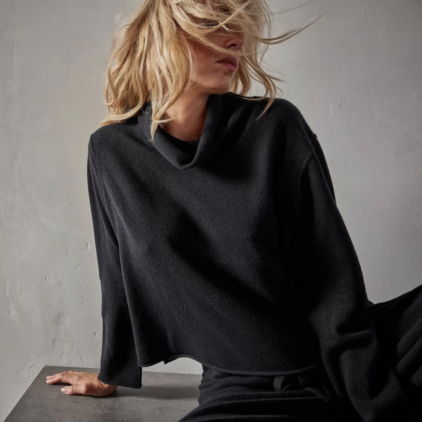 New Recycled Cashmere Crop Funnel Neck Women Sweat Tops/Bottoms